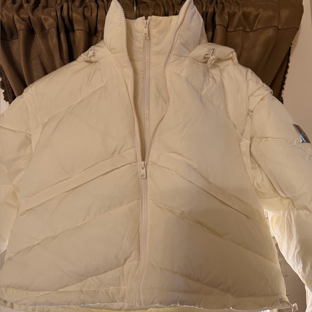 ALO  Off-White Puffer Jacket
